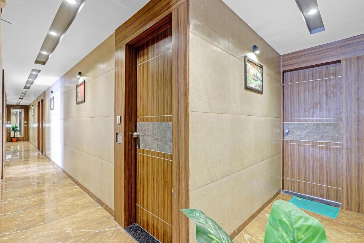 Oyo Flagship 86605 Hotel The Meriton Ахмедабад Экстерьер фото